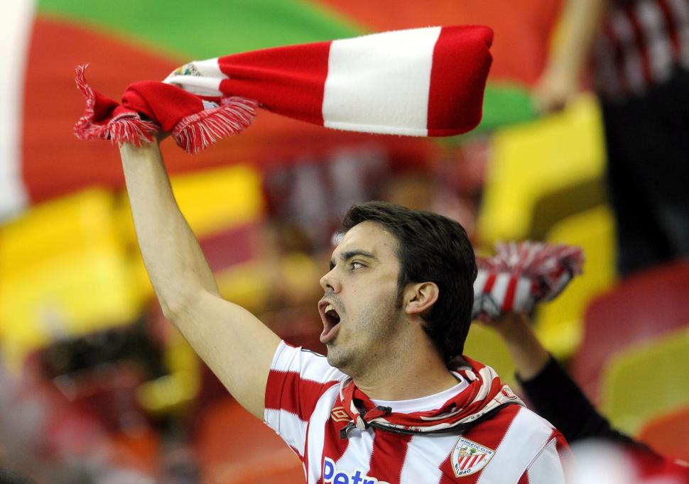 Meciul care a îmbrăcat Bucureștiul în alb-roșu. Vezi imagini cu suporterii spanioli înainte de finala Europa League 145637