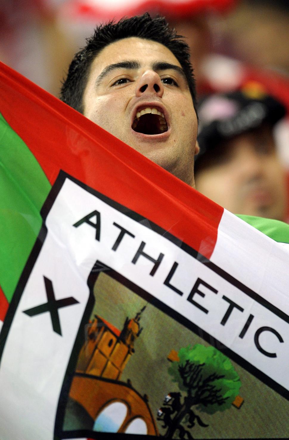 Meciul care a îmbrăcat Bucureștiul în alb-roșu. Vezi imagini cu suporterii spanioli înainte de finala Europa League 145638