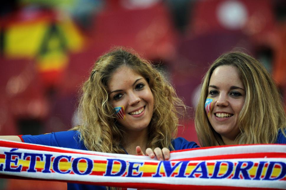 Meciul care a îmbrăcat Bucureștiul în alb-roșu. Vezi imagini cu suporterii spanioli înainte de finala Europa League 145639