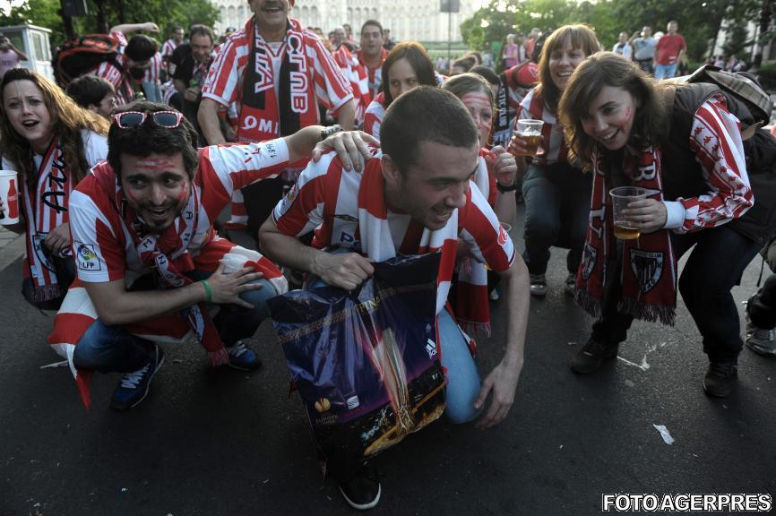 Meciul care a îmbrăcat Bucureștiul în alb-roșu. Vezi imagini cu suporterii spanioli înainte de finala Europa League 145642
