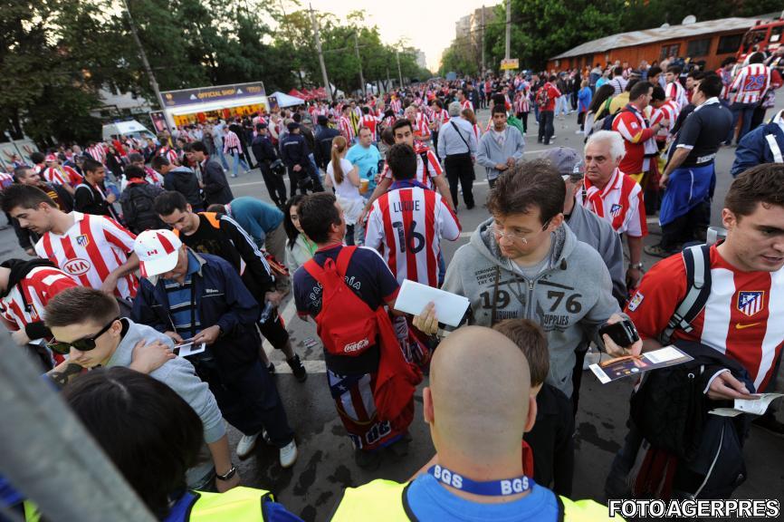 Meciul care a îmbrăcat Bucureștiul în alb-roșu. Vezi imagini cu suporterii spanioli înainte de finala Europa League 145645