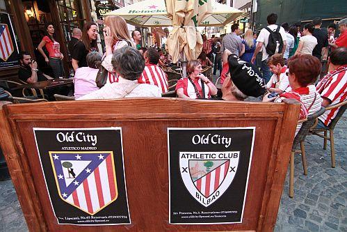 Suporterii spanioli n-au cunoscut cuvântul oboseală. Vezi FOTO cu distracţia în stil latin 145499