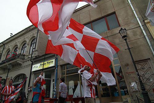 Suporterii spanioli n-au cunoscut cuvântul oboseală. Vezi FOTO cu distracţia în stil latin 145500