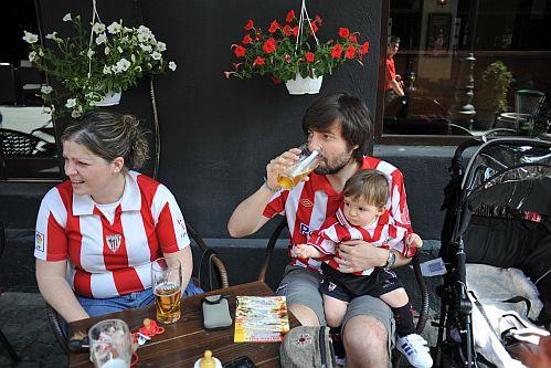 Suporterii spanioli n-au cunoscut cuvântul oboseală. Vezi FOTO cu distracţia în stil latin 145506