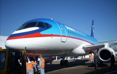 Un avion rusesc cu zeci de persoane la bord a dispărut deasupra Indoneziei
