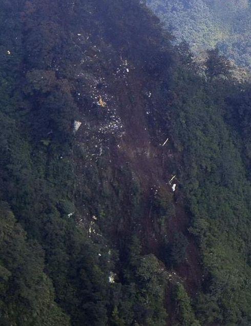 Aeronava rusească prăbuşită în Indonezia s-a lovit de un vulcan. Nu există supravieţuitori 145755