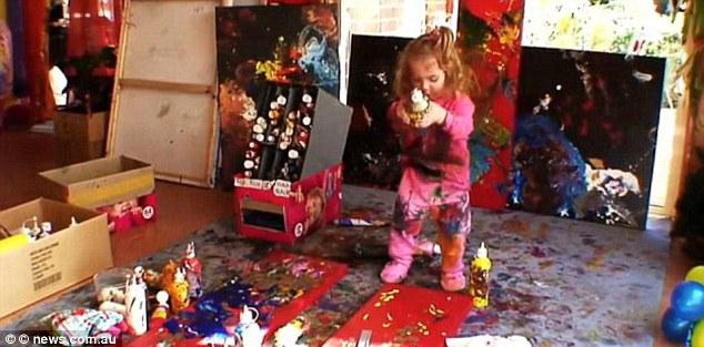 Are cinci ani, dar munceşte deja de trei. Oamenii o compară cu Picasso şi a are o avere de 124.000 de dolari 145698