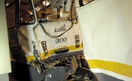 Trei tramvaie s-au ciocnit în Pasajul Lujerului din Capitală. Zeci de pasageri au fost răniţi. Cinci victime, în stare gravă 