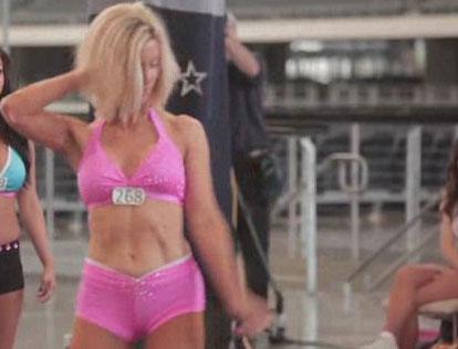 Trupul ei înnebuneşte toţi bărbaţii, dar nimeni nu vrea să facă sex cu ea. Secretul ascuns de ea pare ireal 145688