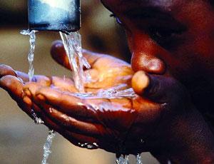 Africanii nu vor mai muri de sete. S-a inventat turbina care transformă aerul în apa
