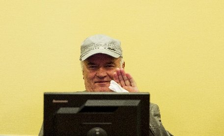 Apărarea lui Ratko Mladici cere recuzarea magistratului responsabil şi amânarea procesului