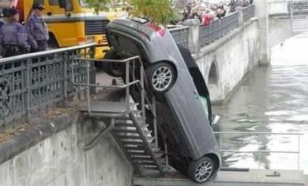 Cele mai ciudate accidente rutiere surprinse în fotografii 146091