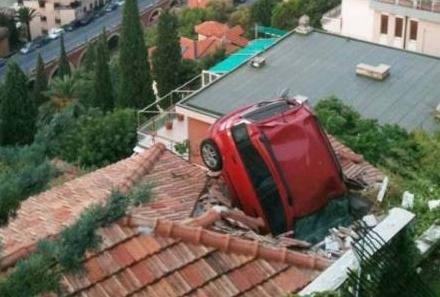 Cele mai ciudate accidente rutiere surprinse în fotografii 146092