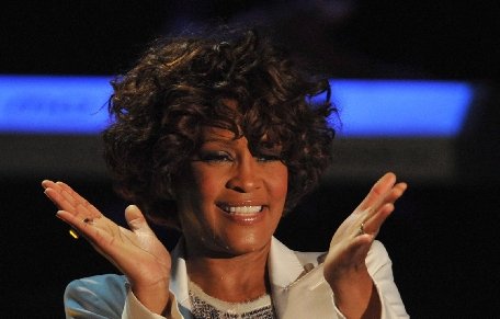 Fiica şi mama lui Whitney Houston vor apărea într-un serial televizat