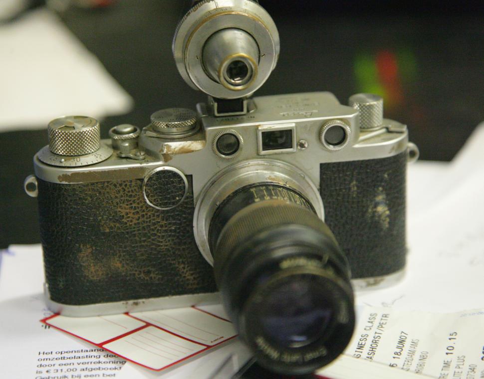 Un aparat foto Leica a fost vândut pentru 2,16 milioane de euro
