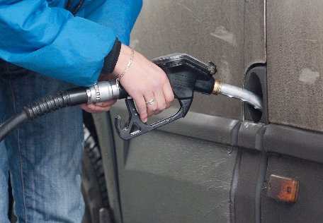 România este printre ţările cu cel mai ridicat cost al benzinei, raportat la puterea de cumpărare