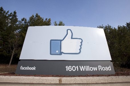 Unul dintre fondatorii Facebook renunţă la cetăţenia americană