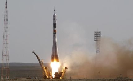Capsula Soyuz a decolat din Kazahstan. Doi cosmonauţi ruşi şi unul american, trimişi pe Staţia Spaţială Internaţională