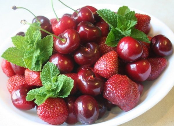 Cât ne costă să mâncăm sănătos? Legumele şi fructele româneşti, marfă de lux: sunt mai scumpe decât carnea