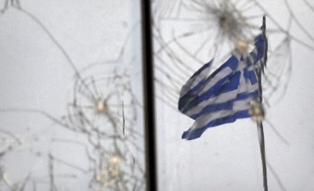 Surse: BCE a încetat operaţiunile monetare cu unele bănci din Grecia