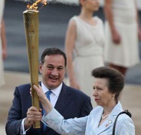 Prinţesa Anne a Marii Britanii a primit flacăra olimpică, în cadrul unei ceremonii desfăşurate la Atena 146930