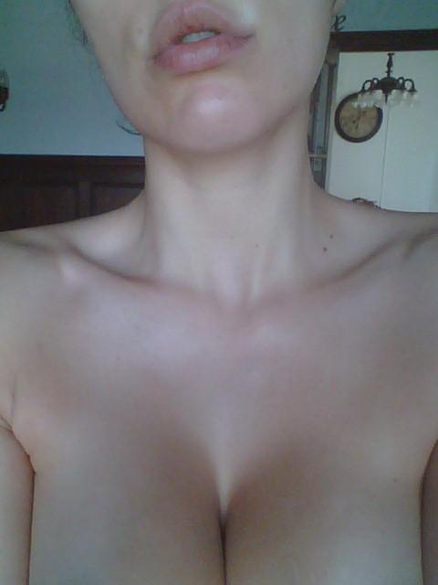 Şi-a înnebunit fanii de pe Twitter, când a încărcat imaginile astea. Le-a arătat ce face ea cu vibratorul 146832