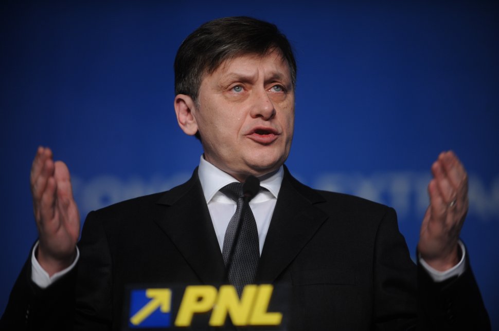 Antonescu: Băsescu nu şi-a ciuruit adversarii politici, ci milioane de compatrioţi
