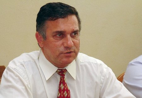 Bacău : Organizaţia judeţeană PRM şi-a lansat candidaţii la alegerile locale în prezenţa lui Gheorghe Funar