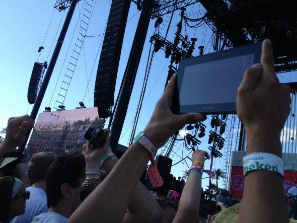 În câţiva ani va deveni cel mai bogat om al Planetei. Ce nu ştiai despre Facebook şi &quot;omul cu glugă&quot; 147021