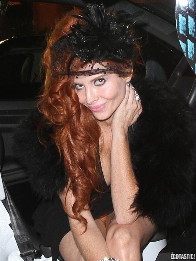 N-ar fi fost o tragedie că nu purta chiloţi, dar ceva odios se vedea dintre picioarele ei. Diva care a şocat pe covorul roşu 146945