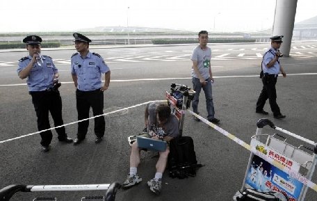 CNN: Disidentul chinez Chen Guangcheng este probabil la bordul unui avion spre New York