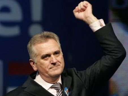 Alegerile prezidenţiale din Serbia: Tomislav Nikolici îl devansează pe Boris Tadici, în urma estimărilor preliminare