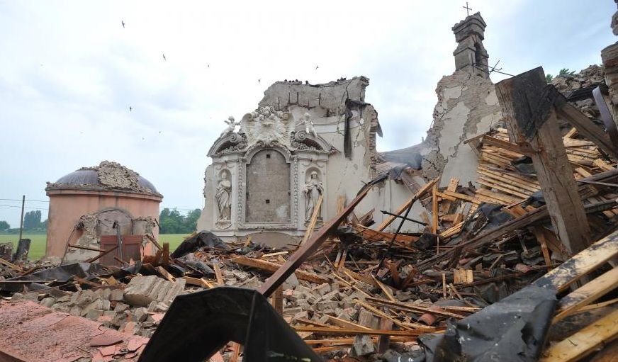 Cutremurul ucigaş din Italia a fost urmat de cinci replici puternice. Haos şi panică pe străzile italiene