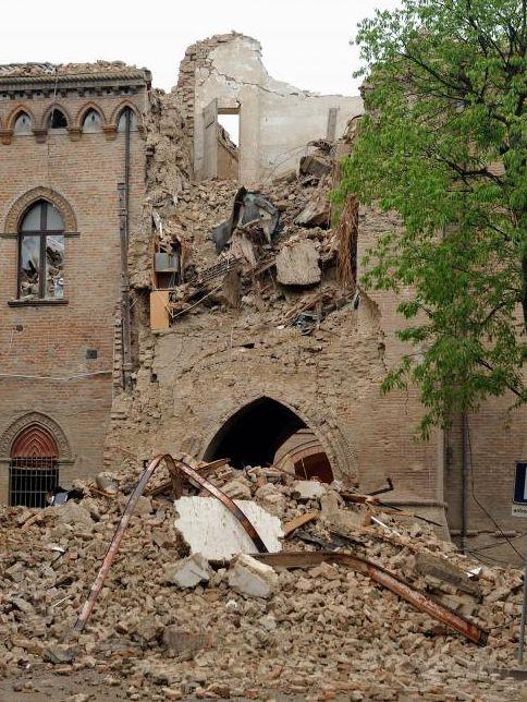 Cutremurul ucigaş din Italia a fost urmat de cinci replici puternice. Haos şi panică pe străzile italiene 147353