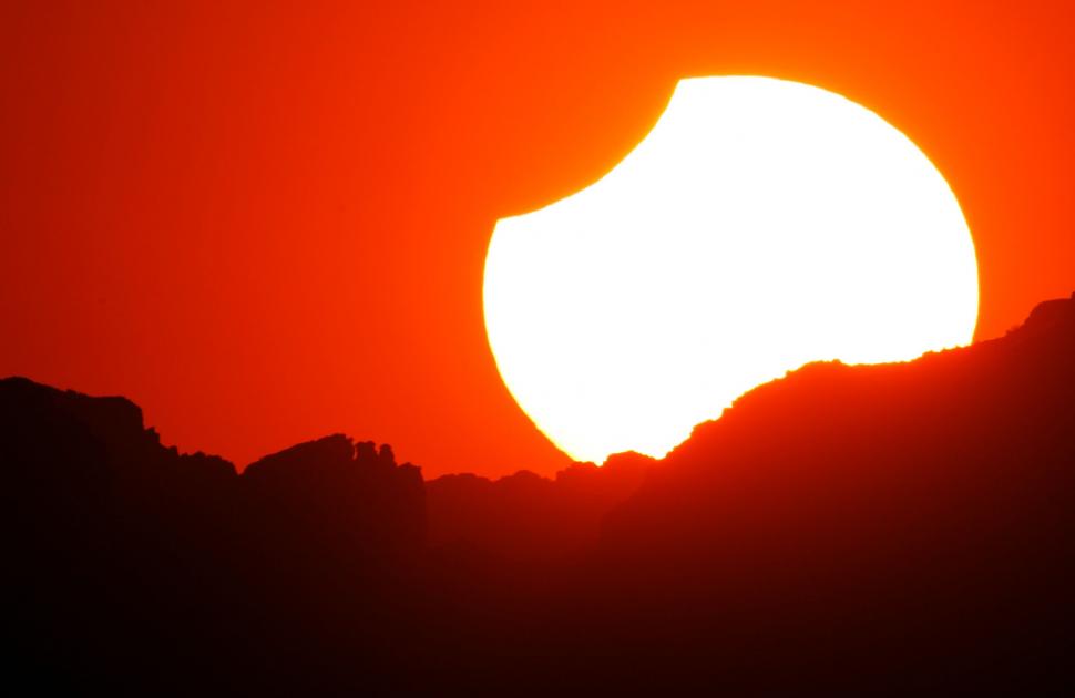 Imaginile care îţi vor tăia respiraţia. &quot;Cercul de foc&quot;, fenomenul care i-a uimit pe americani şi pe asiatici 147363