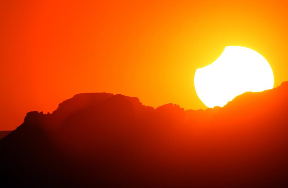 Imaginile care îţi vor tăia respiraţia. &quot;Cercul de foc&quot;, fenomenul care i-a uimit pe americani şi pe asiatici 147364