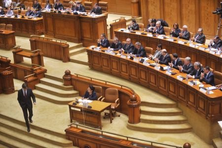 Pragul electoral eliminat şi votul uninominal votat de Comisia Juridică