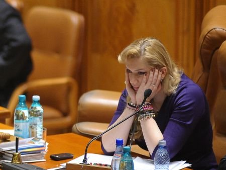 Atac fără precedent în politică. Roberta Anastase o atacă dur pe Mariana Câmpeanu