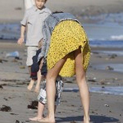 Briza mării bate toată, ce privelişte ne-arată. Actriţa care şi-a luat chiloţi cu un număr mai mare 147526