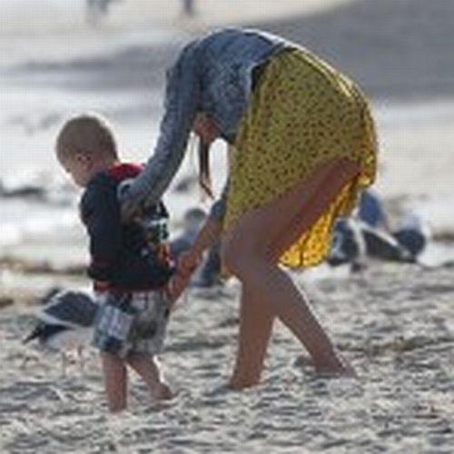 Briza mării bate toată, ce privelişte ne-arată. Actriţa care şi-a luat chiloţi cu un număr mai mare 147527