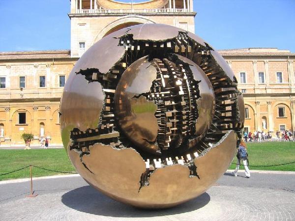 Misticism şi simboluri păgâne în centrul creştinismului. Ce se află pe podeaua celei mai vestite catedrale din lume 147597