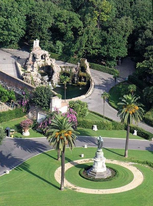 Misticism şi simboluri păgâne în centrul creştinismului. Ce se află pe podeaua celei mai vestite catedrale din lume 147598