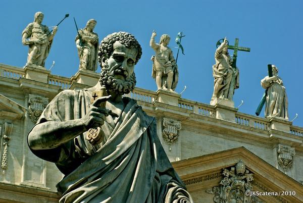 Misticism şi simboluri păgâne în centrul creştinismului. Ce se află pe podeaua celei mai vestite catedrale din lume 147600