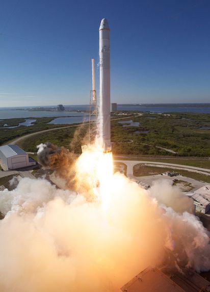 Primul zbor privat în spaţiu. O companie americană a lansat o rachetă către Staţia Spaţială Internaţională 147585