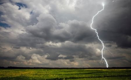 Meteorologii au emis încă o avertizare de fenomene periculoase. Vezi care sunt zonele afectate şi prognoza meteo
