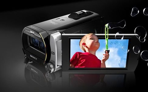 Sony lansează Handycam, camera video rezistentă la apă şi la căderi de la o înălţime de până la 1,5 metri