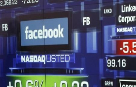 Un investitor Facebook a dat în judecată bursa Nasdaq