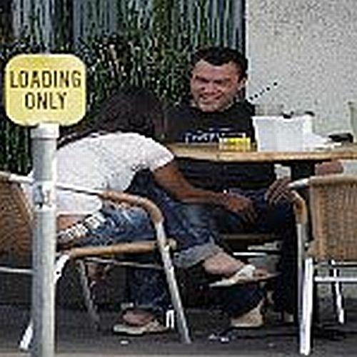 Ia mâna de acolo! Vedeta şi-a satisfăcut iubitul în doi timpi şi trei mişcări, la o cafea 148044