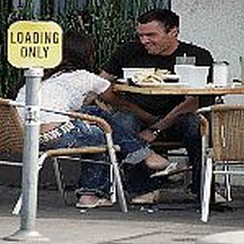 Ia mâna de acolo! Vedeta şi-a satisfăcut iubitul în doi timpi şi trei mişcări, la o cafea 148045