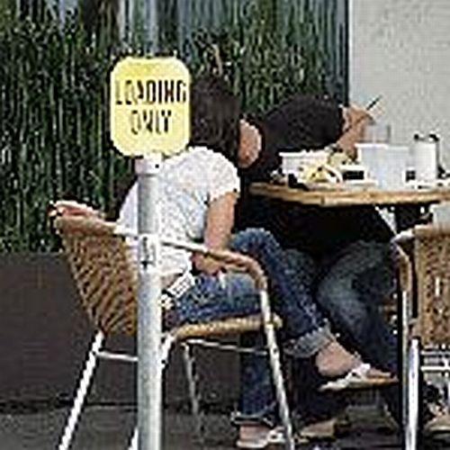 Ia mâna de acolo! Vedeta şi-a satisfăcut iubitul în doi timpi şi trei mişcări, la o cafea 148048